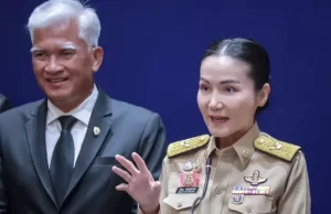 กระทรวงศึกษาธิการ ย้ำ “ไม่ลดวันไว้อาลัย” สถานศึกษาไว้ทุกข์ 1 ปี ยึดตามมติ ครม.