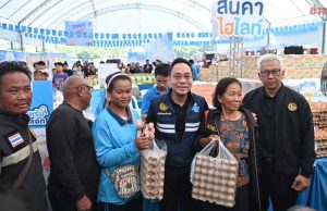 พาณิชย์ จัด ธงฟ้าช่วยชายแดน ลดค่าครองชีพสูงสุด 60% หนุนผู้ประกอบการ 7 จังหวัดชายแดนไทย-กัมพูชา